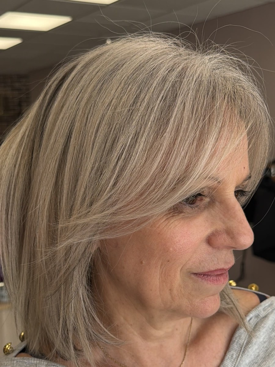 Grey balayage beige cendré, repousse blanche fondue — coloriste à Bordeaux