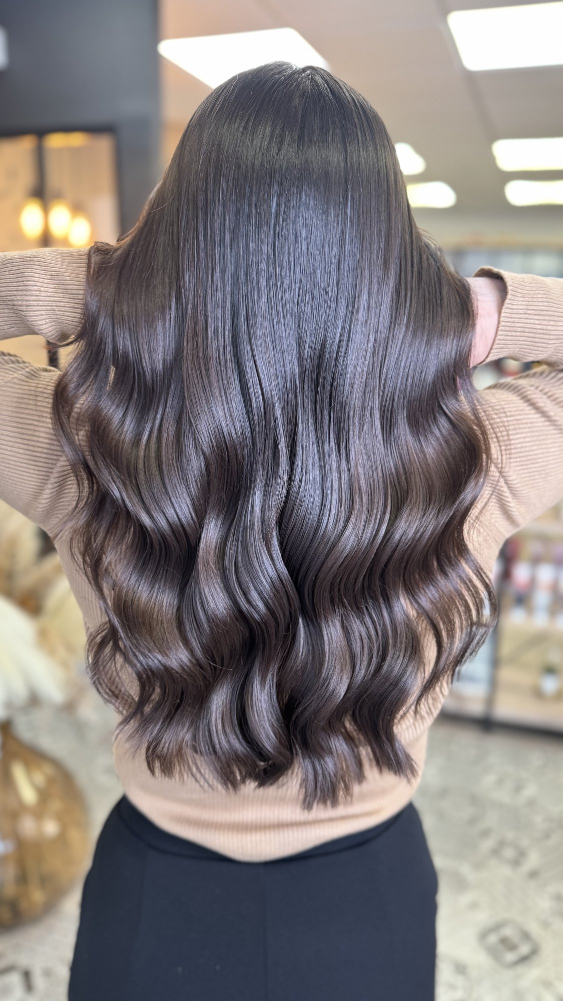 Balayage caramel sur cheveux bruns, reflets fondus — Valentine Mathieu, coloriste près de Bordeaux